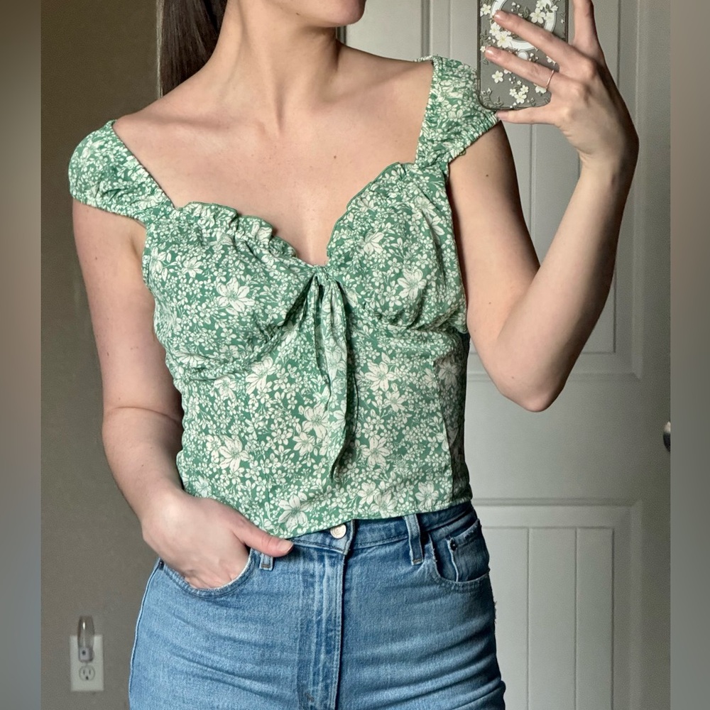 Green Floral Off the Shoulder Blouse. Size Medium.